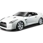 Bburago Nissan GT-R (R35) 1/18 White 18/12079
